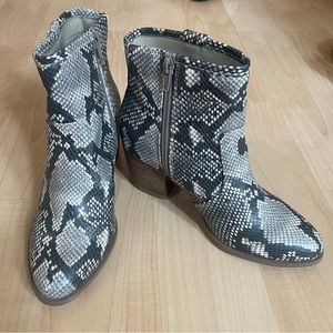 Carlos by Carlos Santana snakeskin booties 6.5
